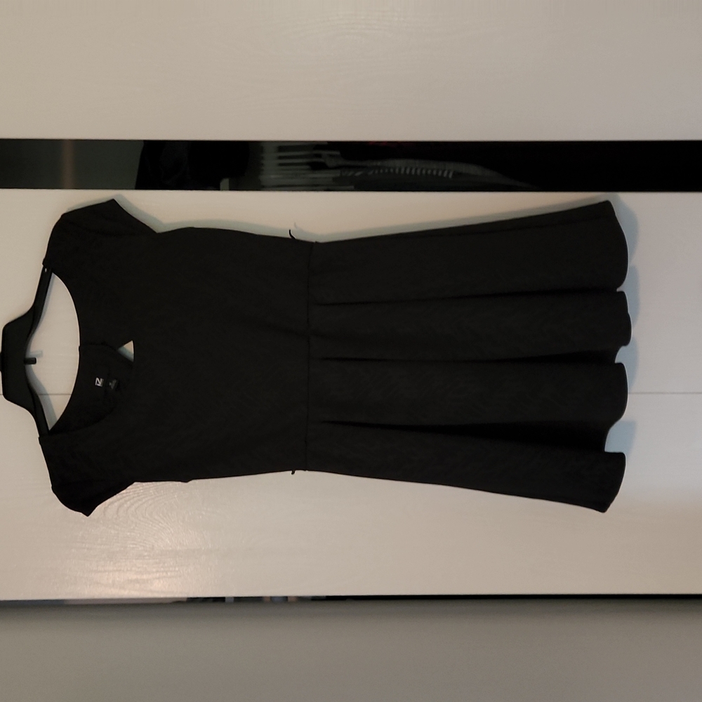 Black polyester dress size M